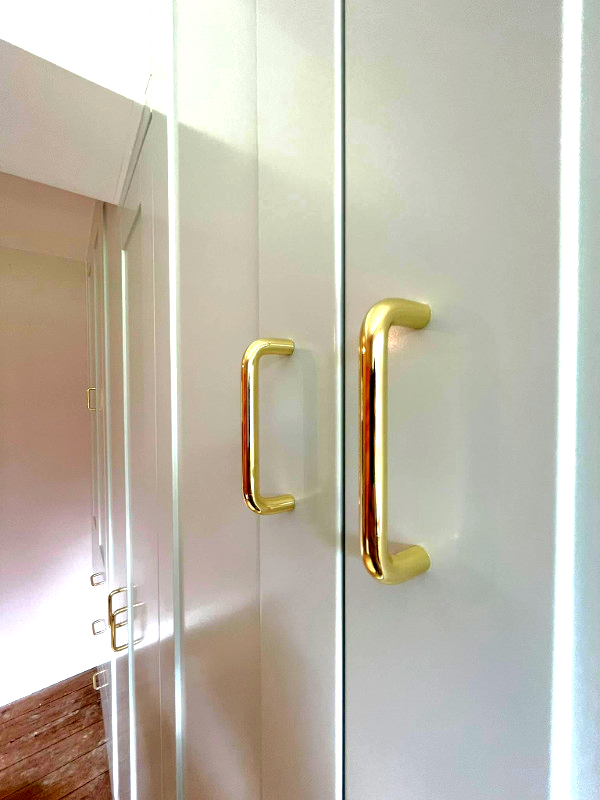 showing golden handles on built in wardrobe