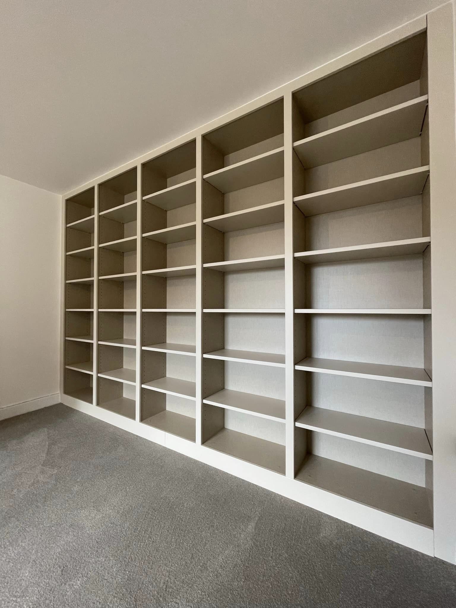 Large built in bookshelf with lino cancun interiors